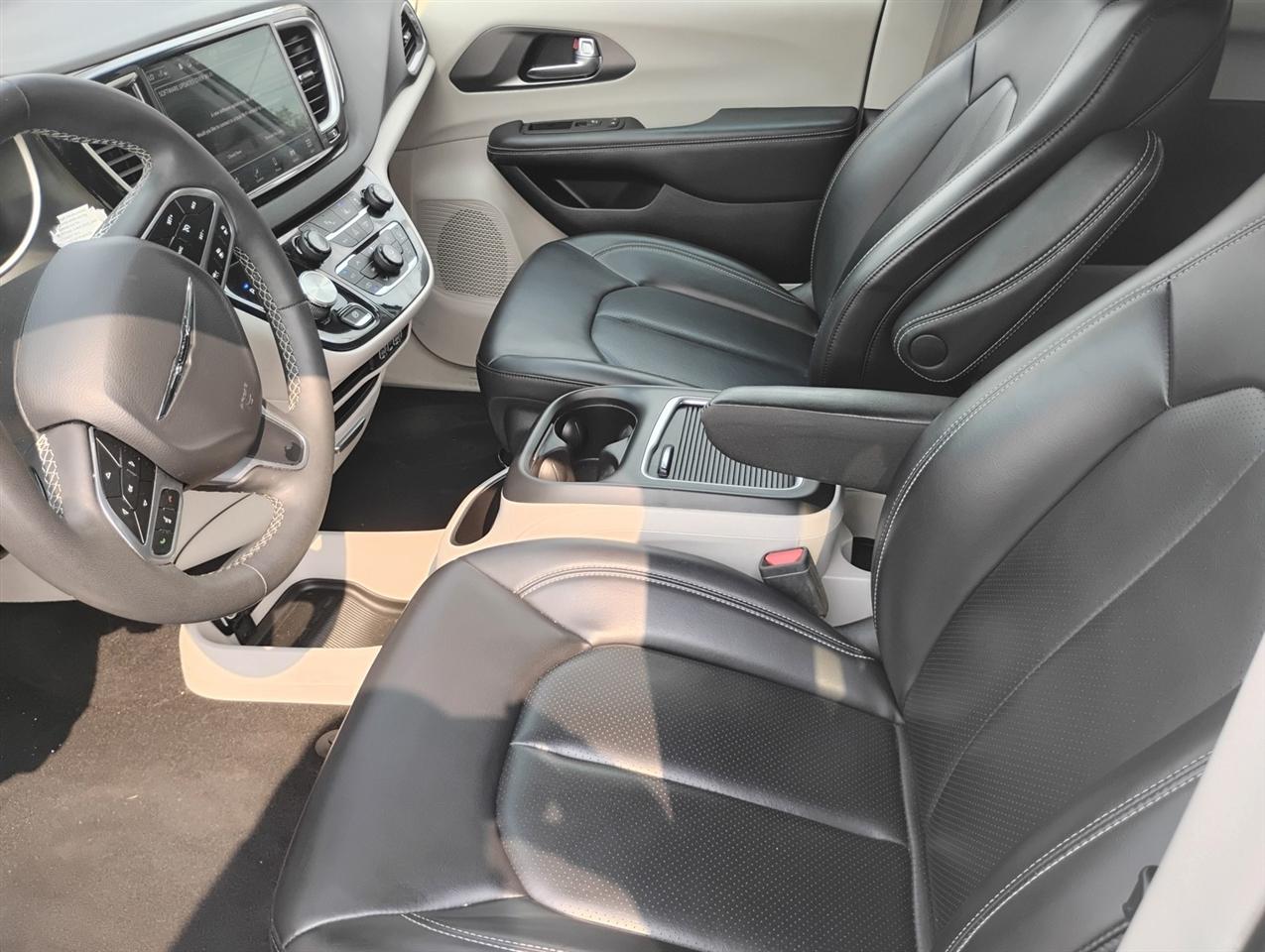 Chrysler Pacifica Touring L FWD 2023