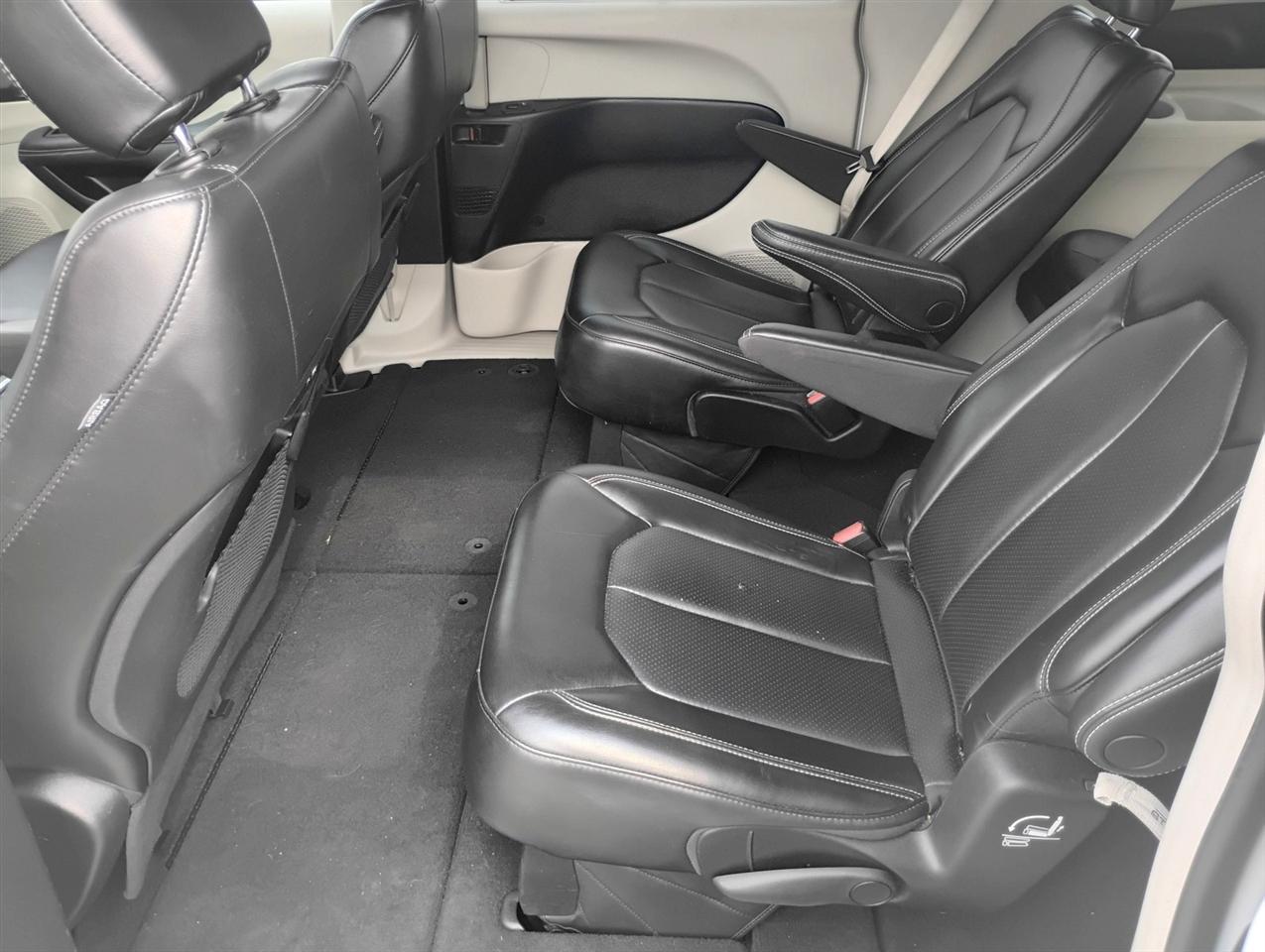 Chrysler Pacifica Touring L FWD 2023