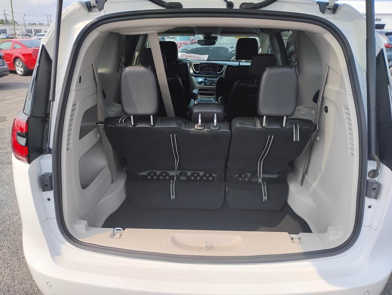Chrysler Pacifica Touring L FWD 2023