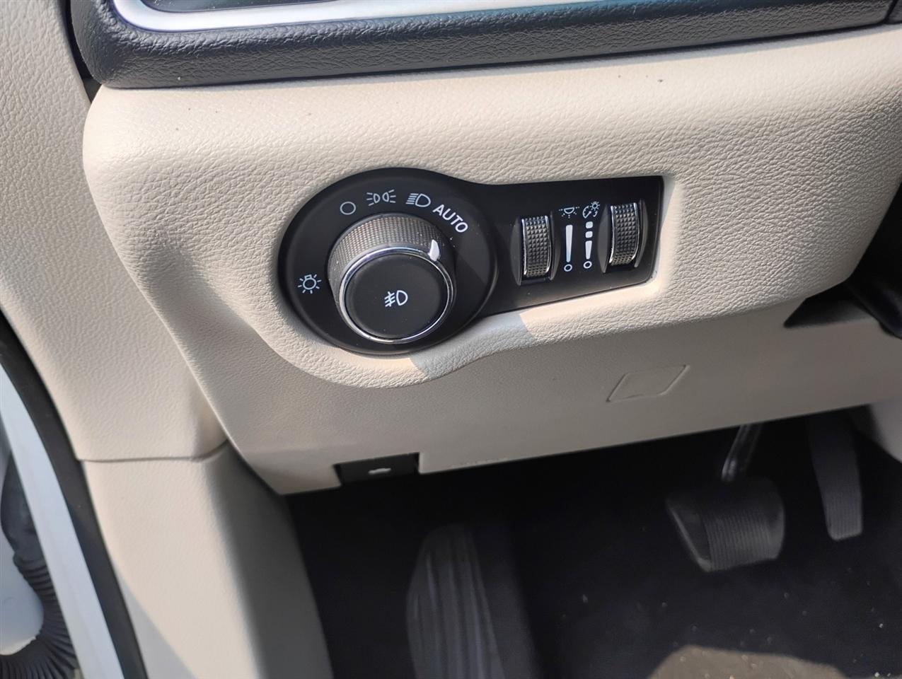 Chrysler Pacifica Touring L FWD 2023