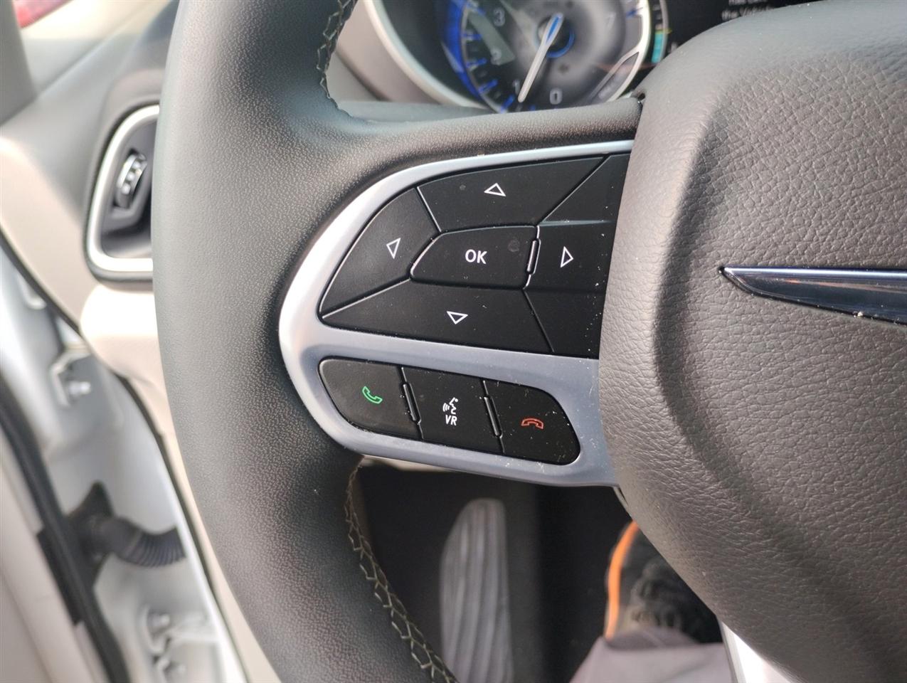 Chrysler Pacifica Touring L FWD 2023