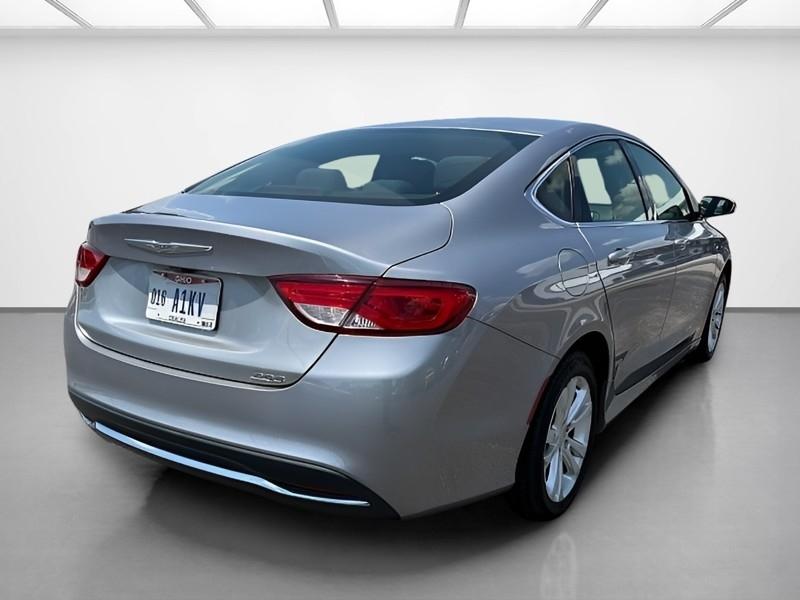 Chrysler 200 4dr Sdn Limited FWD 2016
