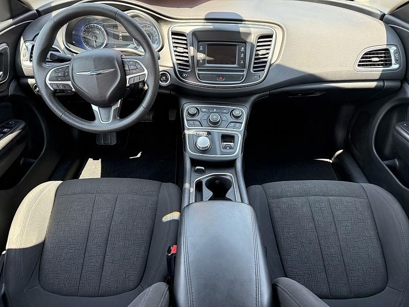 Chrysler 200 4dr Sdn Limited FWD 2016