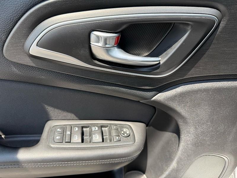 Chrysler 200 4dr Sdn Limited FWD 2016