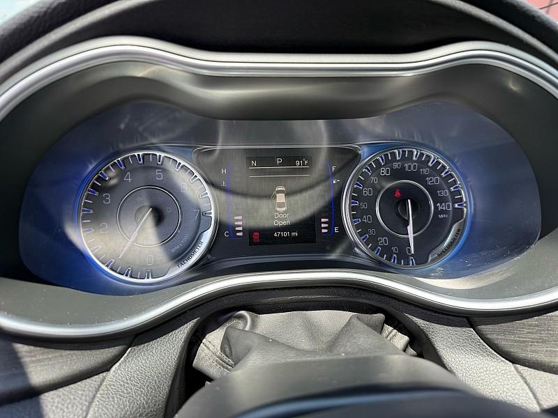 Chrysler 200 4dr Sdn Limited FWD 2016