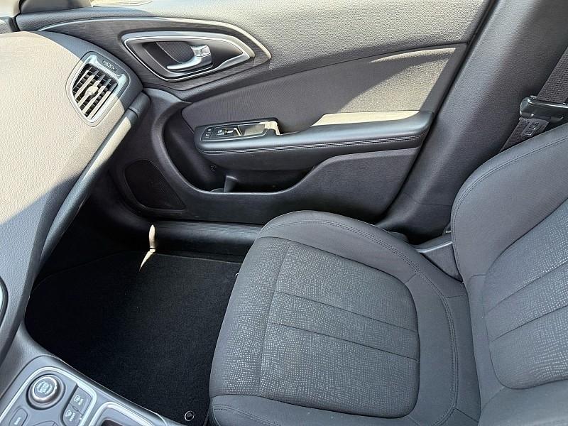 Chrysler 200 4dr Sdn Limited FWD 2016