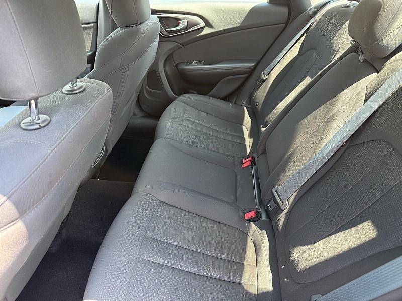 Chrysler 200 4dr Sdn Limited FWD 2016