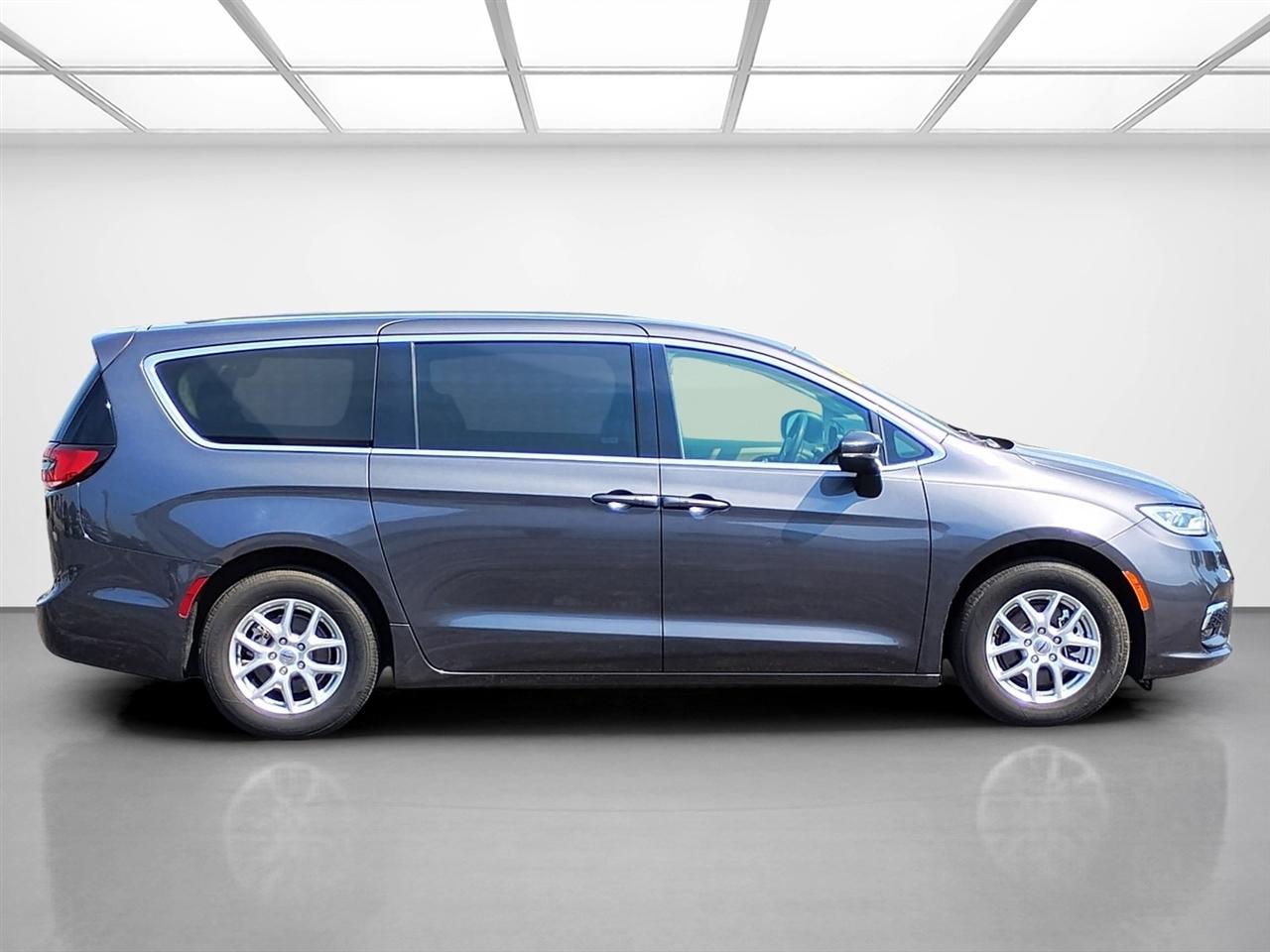 Chrysler Pacifica Touring L FWD 2023