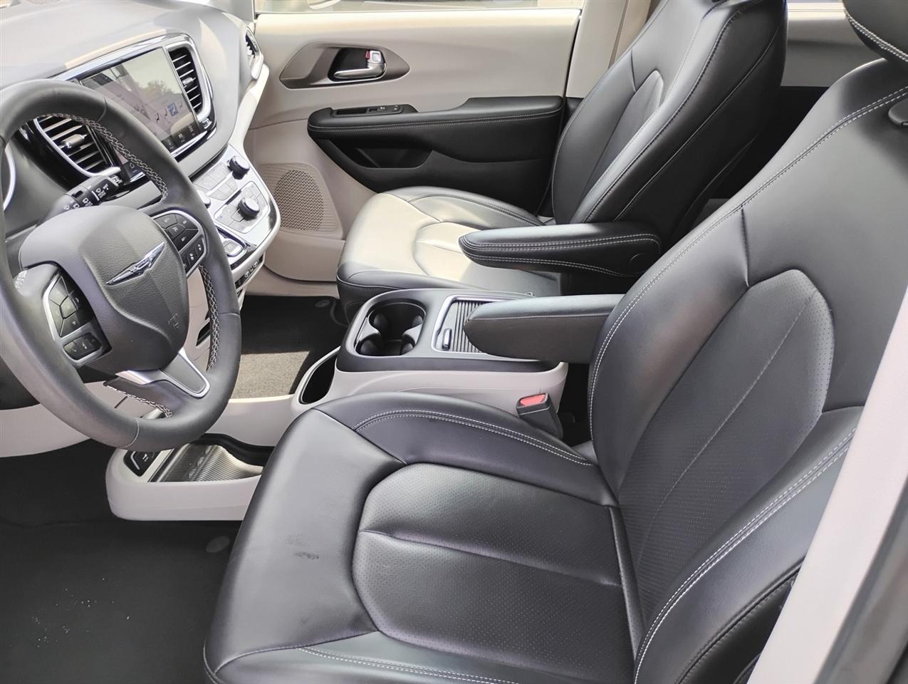 Chrysler Pacifica Touring L FWD 2023