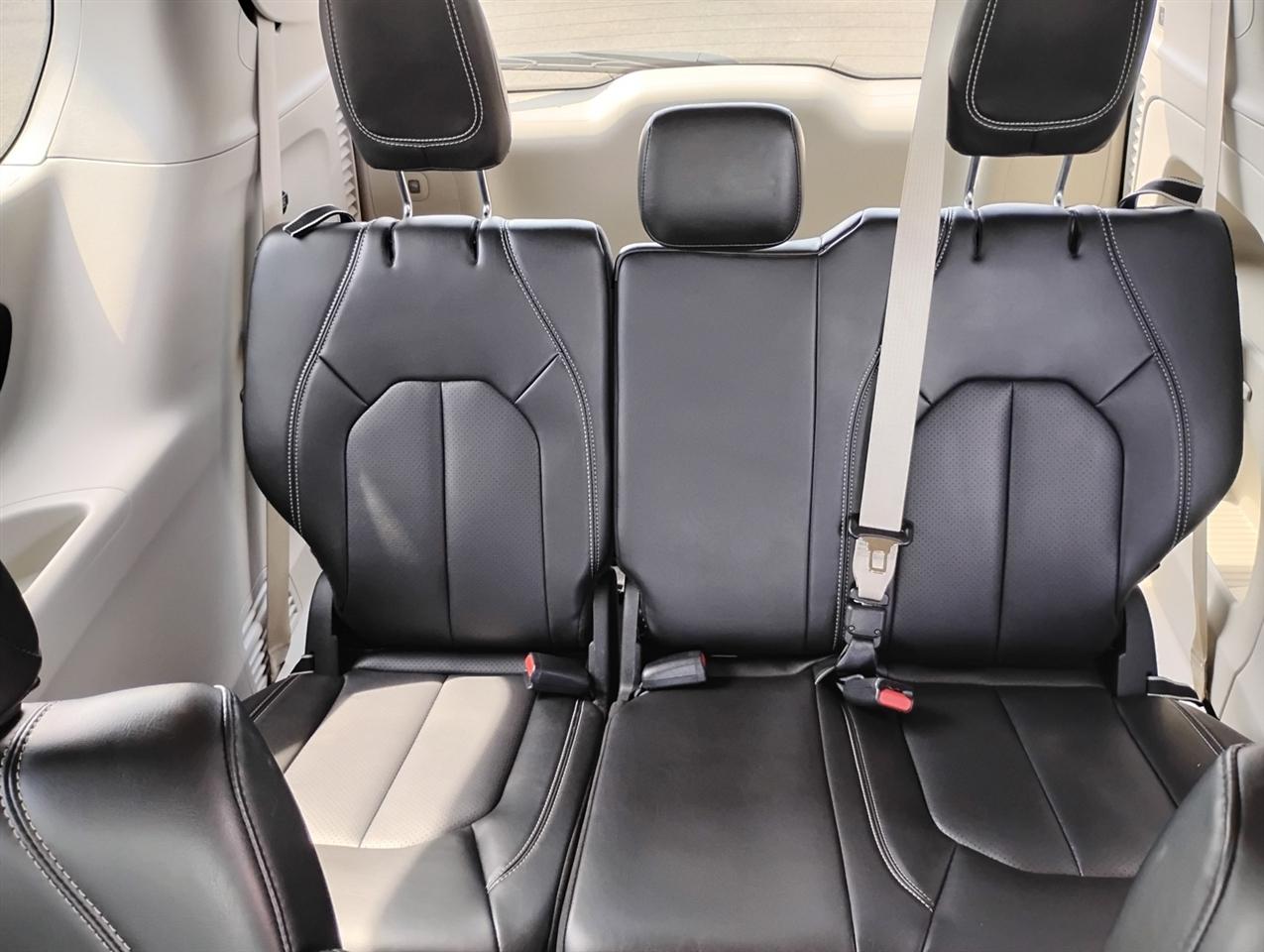 Chrysler Pacifica Touring L FWD 2023