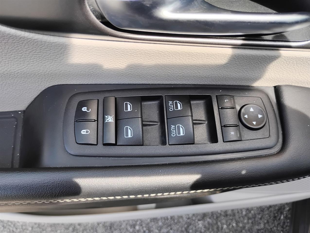 Chrysler Pacifica Touring L FWD 2023