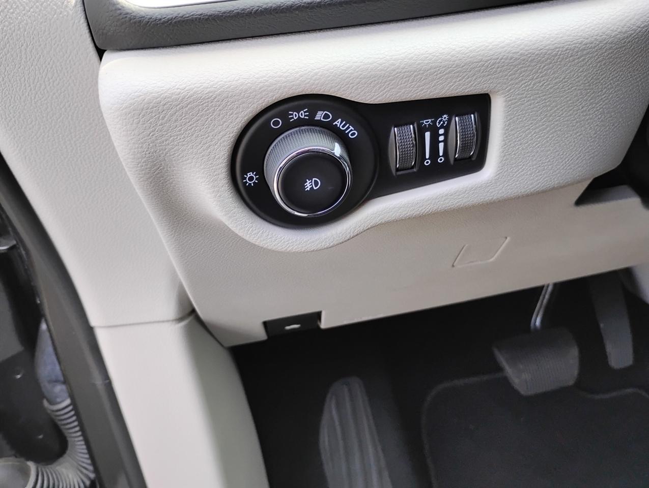 Chrysler Pacifica Touring L FWD 2023