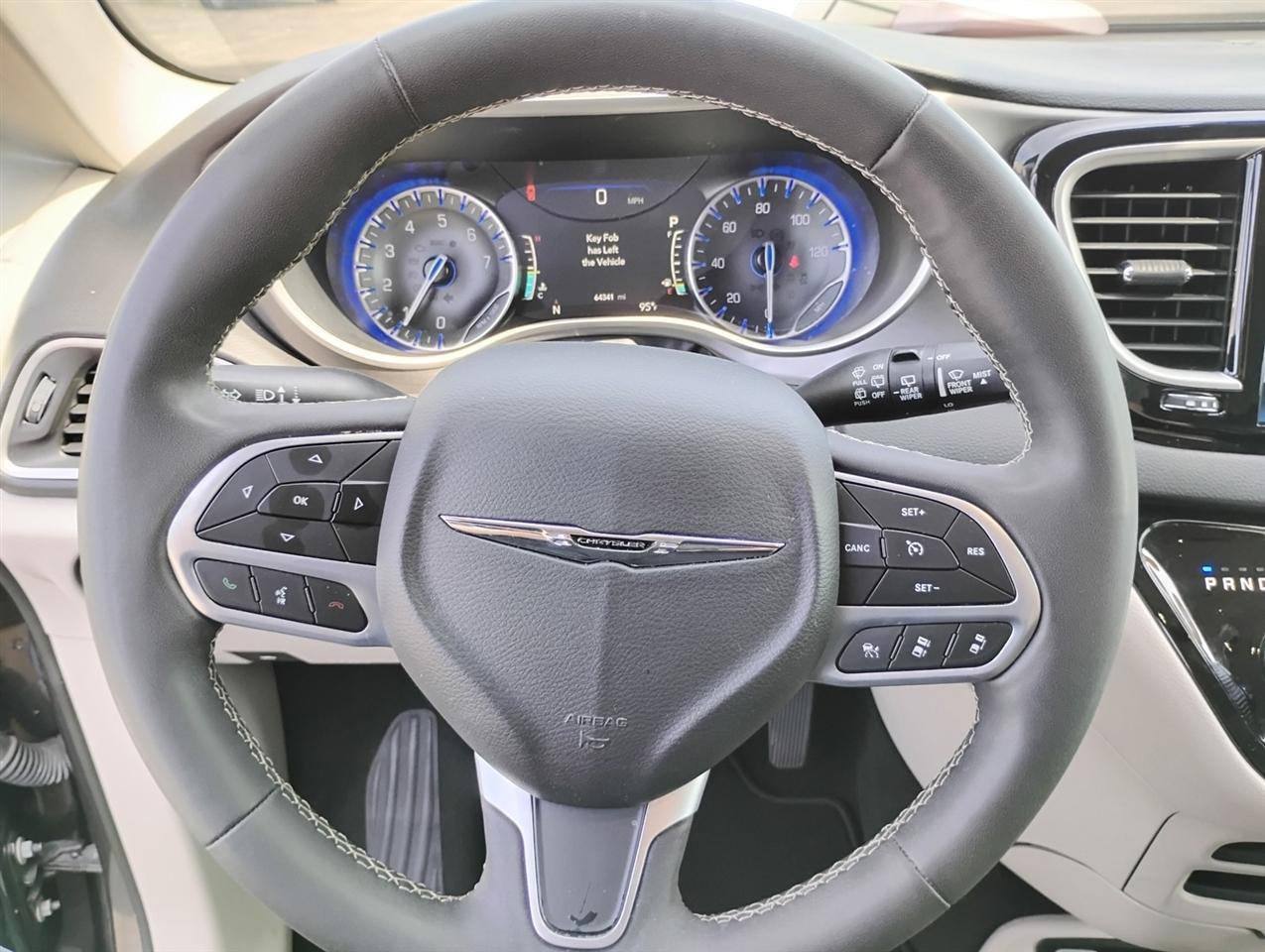 Chrysler Pacifica Touring L FWD 2023