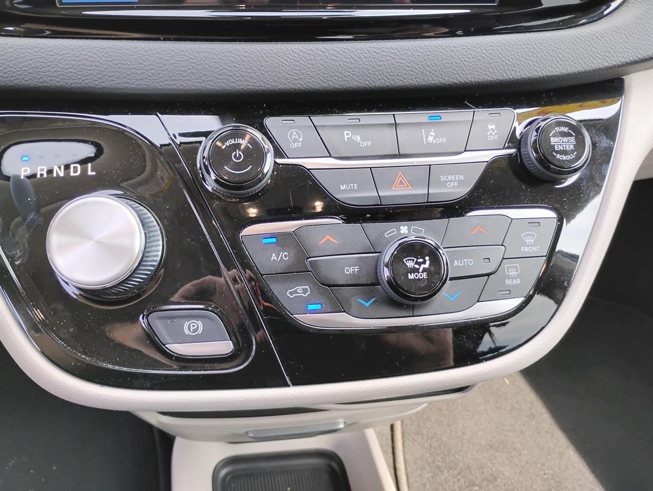Chrysler Pacifica Touring L FWD 2023