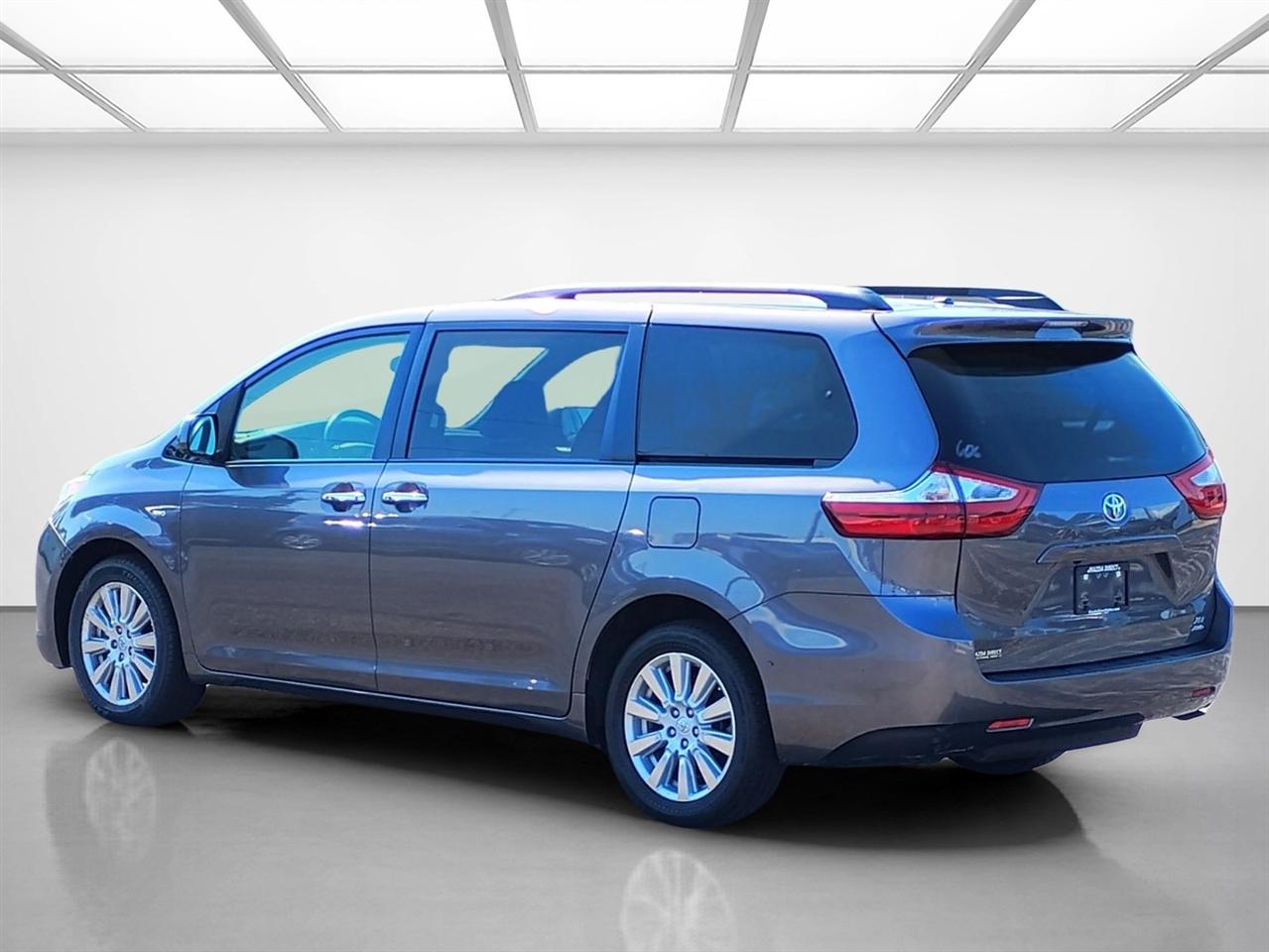 Toyota Sienna Limited Premium AWD 7-Passenger (Natl) 2017