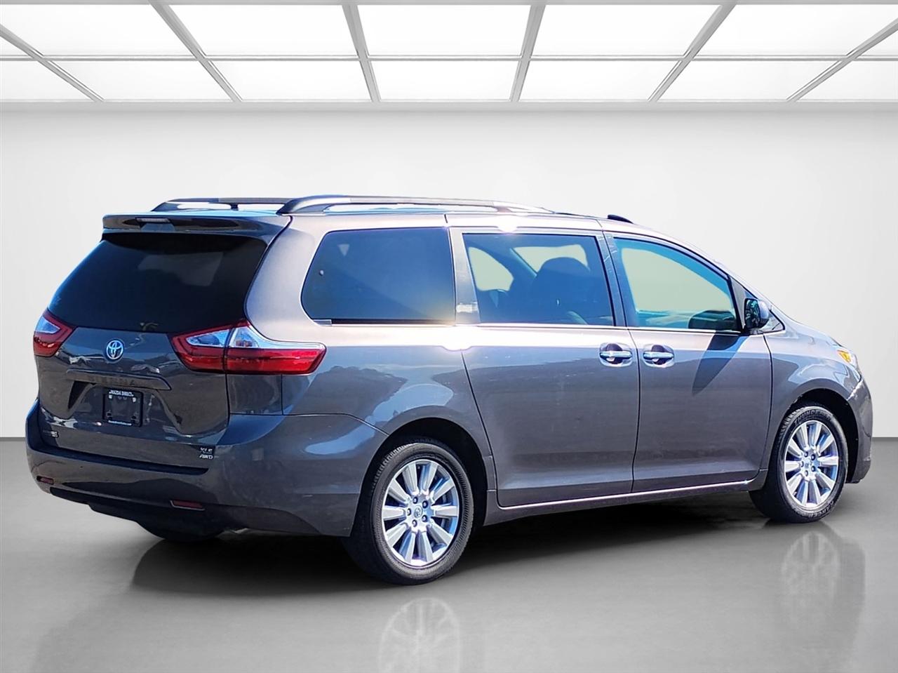 Toyota Sienna Limited Premium AWD 7-Passenger (Natl) 2017
