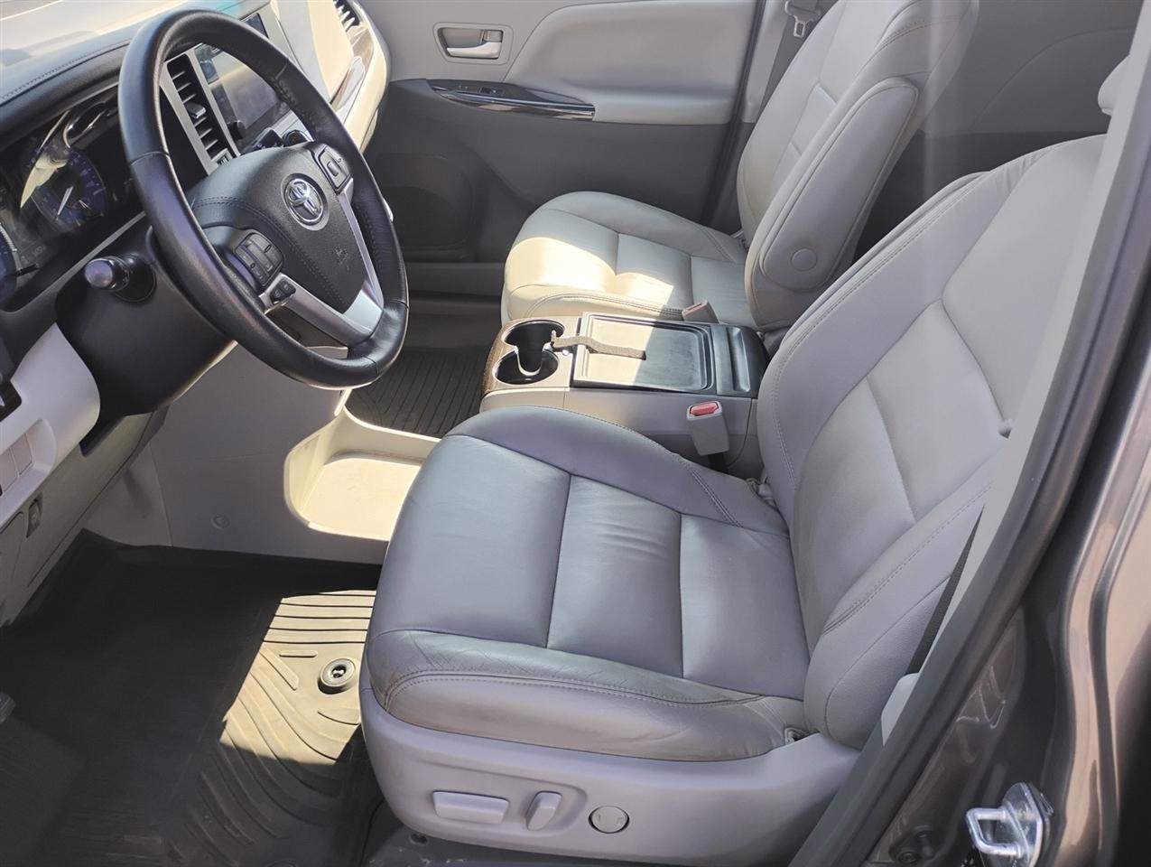 Toyota Sienna Limited Premium AWD 7-Passenger (Natl) 2017