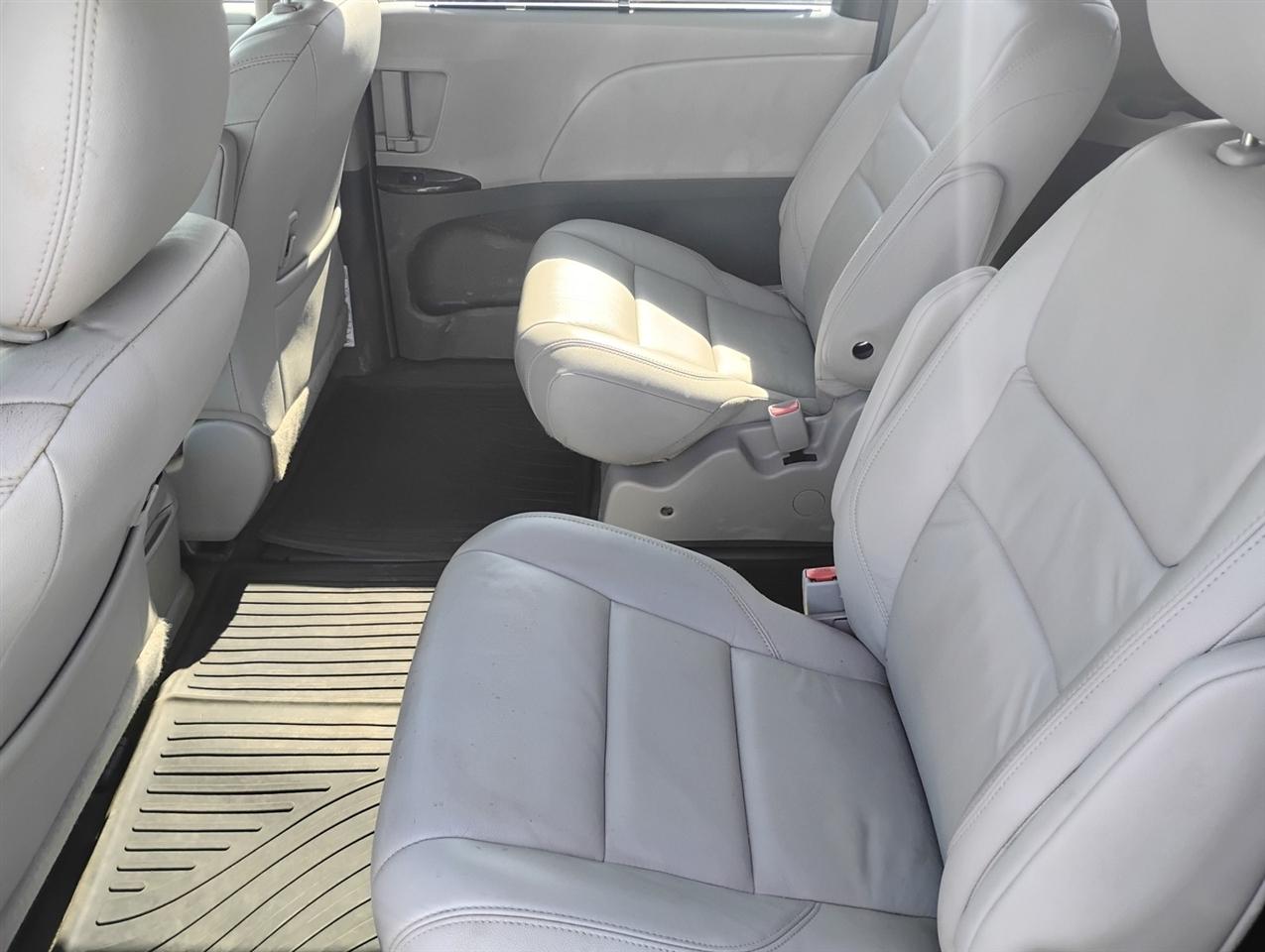 Toyota Sienna Limited Premium AWD 7-Passenger (Natl) 2017