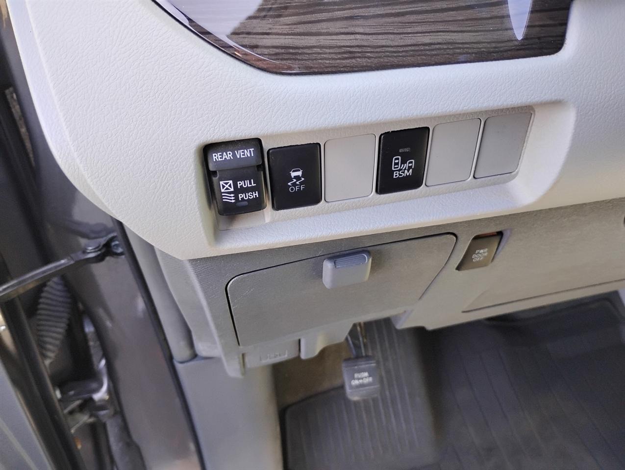Toyota Sienna Limited Premium AWD 7-Passenger (Natl) 2017