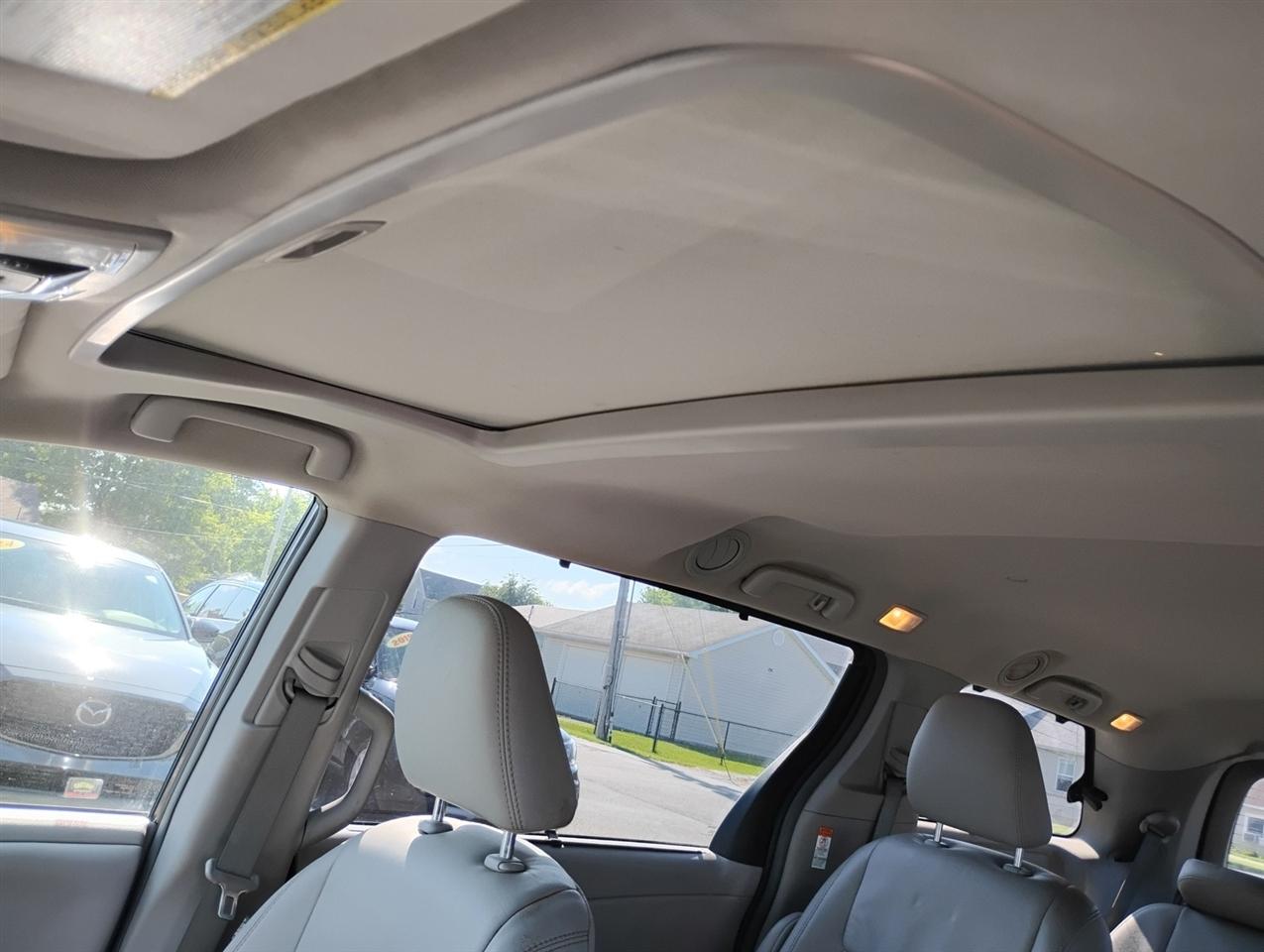 Toyota Sienna Limited Premium AWD 7-Passenger (Natl) 2017