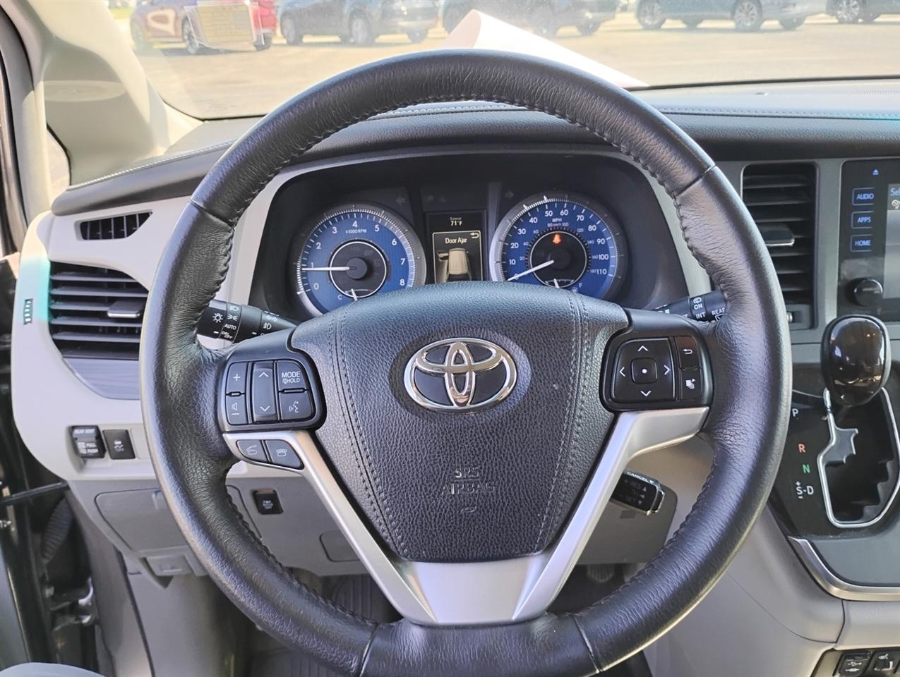 Toyota Sienna Limited Premium AWD 7-Passenger (Natl) 2017