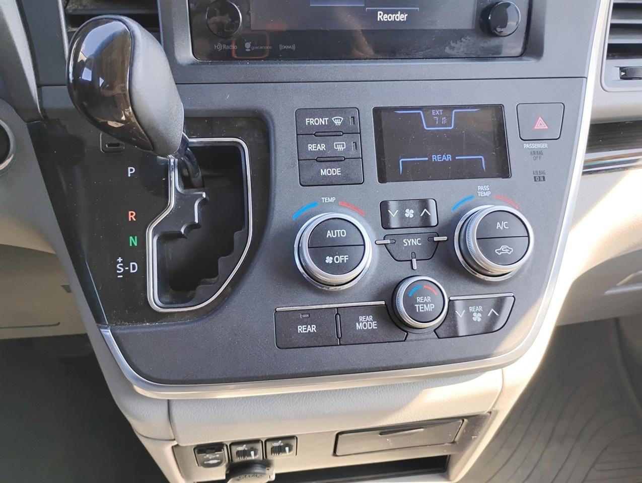 Toyota Sienna Limited Premium AWD 7-Passenger (Natl) 2017