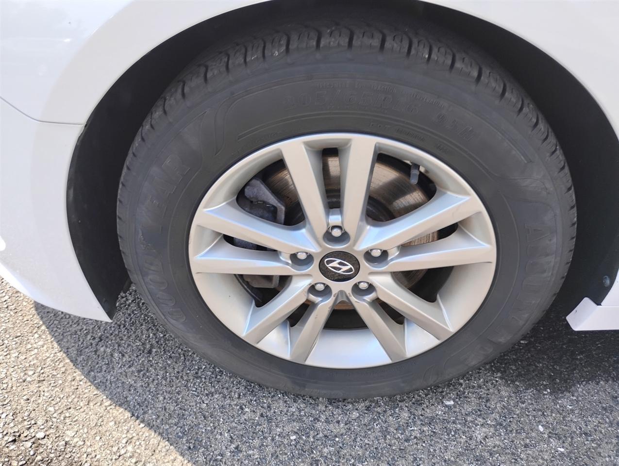 Hyundai Sonata 4dr Sdn 2.4L SE 2016