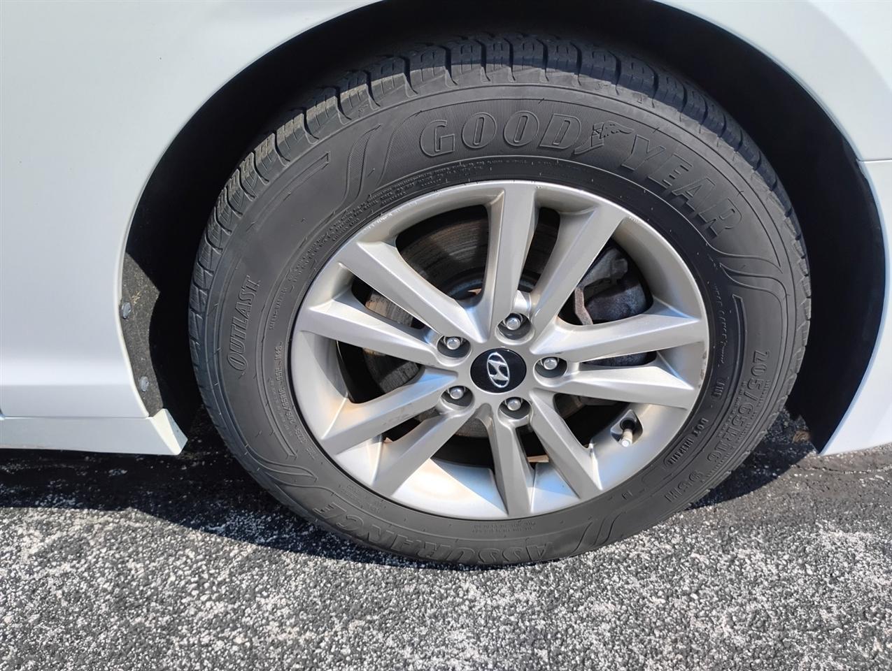 Hyundai Sonata 4dr Sdn 2.4L SE 2016