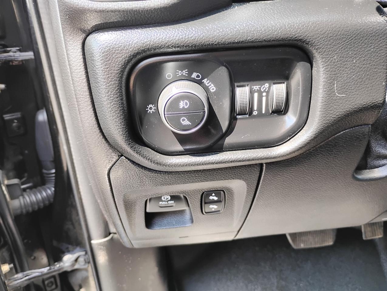 RAM 1500 Big Horn/Lone Star 4x4 Crew Cab 5'7" Box 2019