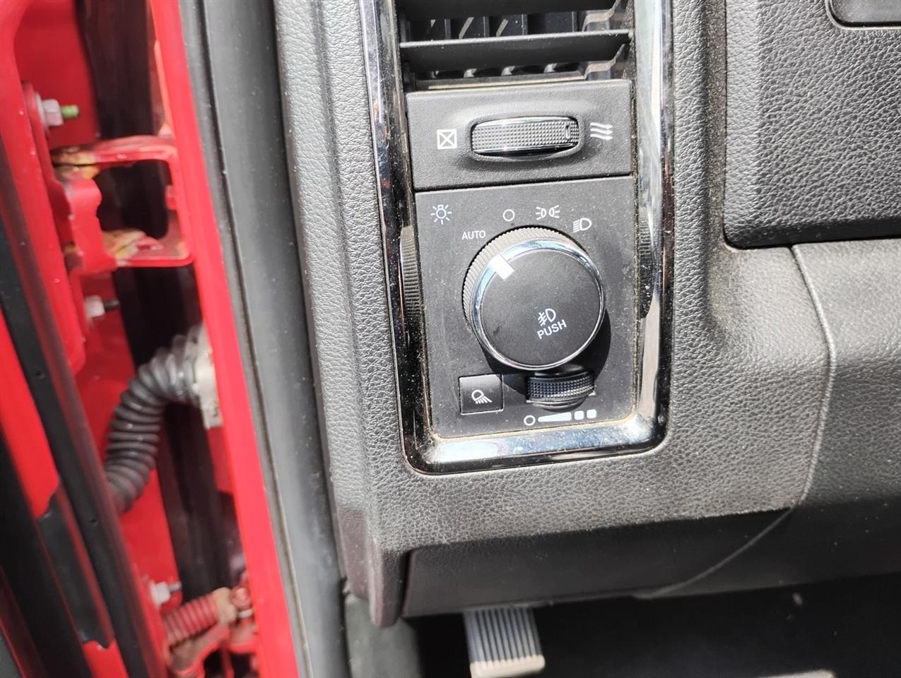 RAM 1500 Night 4x4 Crew Cab 5'7" Box *Ltd Avail* 2018