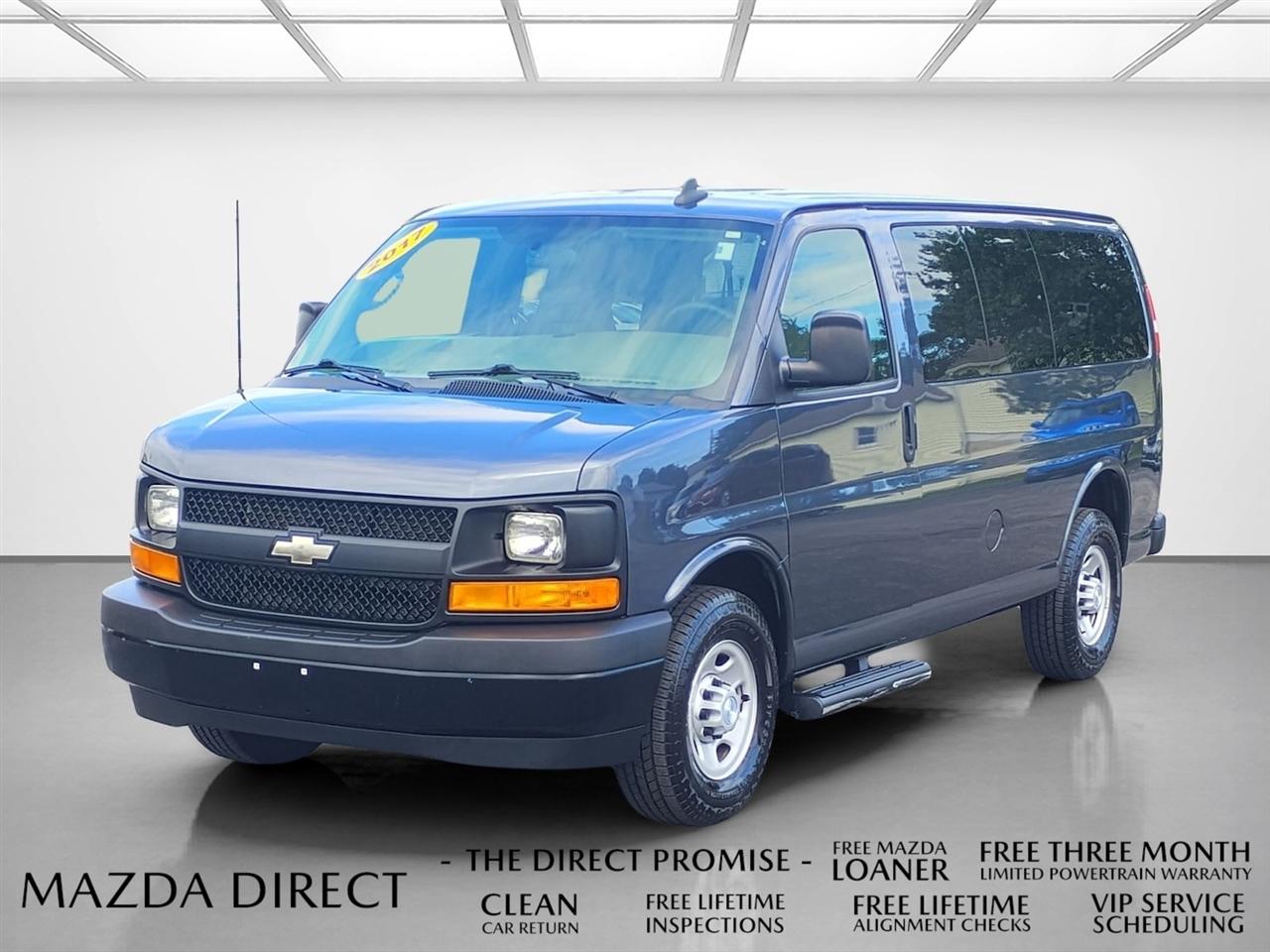2017 Chevrolet Express Passenger RWD 3500 135" LS w/1LS