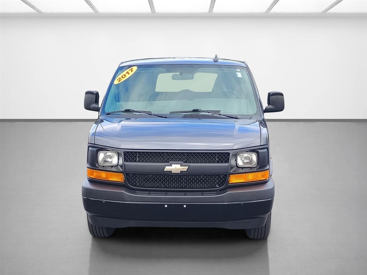 Chevrolet Express Passenger RWD 3500 135" LS w/1LS 2017