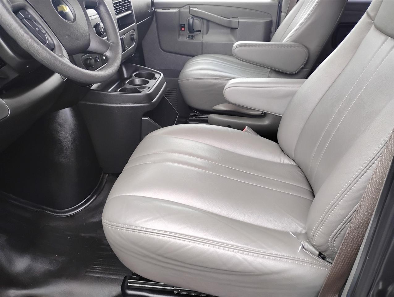 Chevrolet Express Passenger RWD 3500 135" LS w/1LS 2017