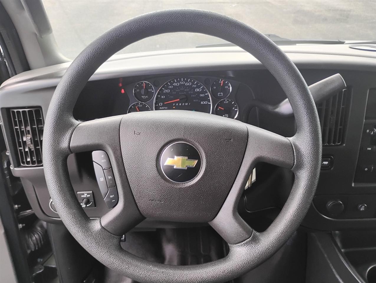 Chevrolet Express Passenger RWD 3500 135" LS w/1LS 2017