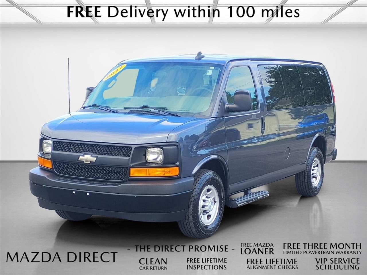 2017 Chevrolet Express Passenger RWD 3500 135" LS w/1LS