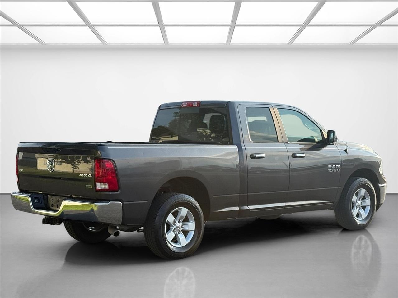 RAM 1500 SLT 4x4 Quad Cab 6'4" Box 2017