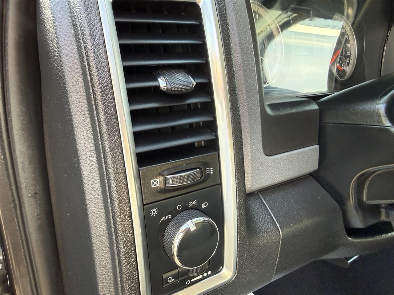 RAM 1500 SLT 4x4 Quad Cab 6'4" Box 2017
