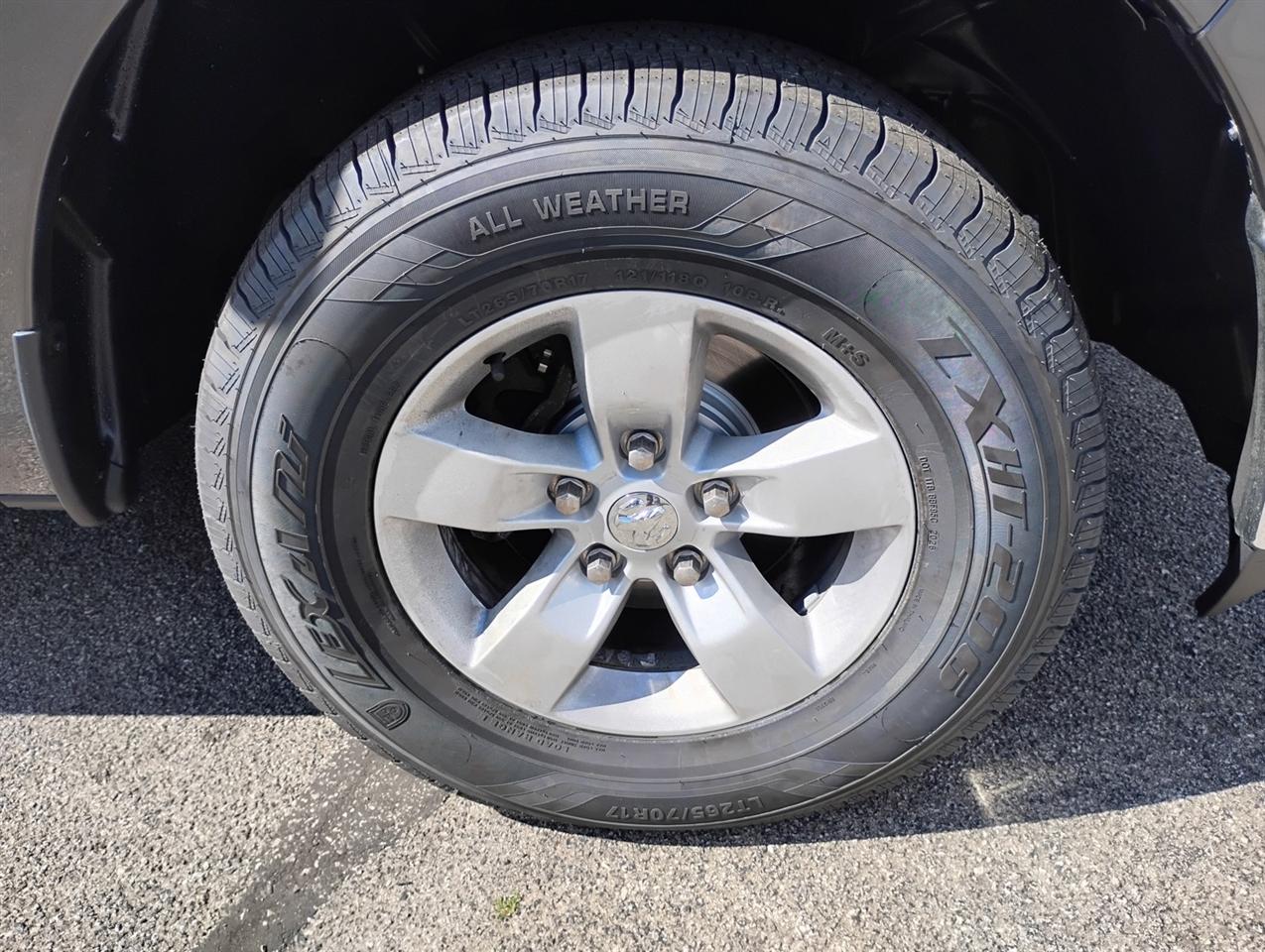 RAM 1500 SLT 4x4 Quad Cab 6'4" Box 2017