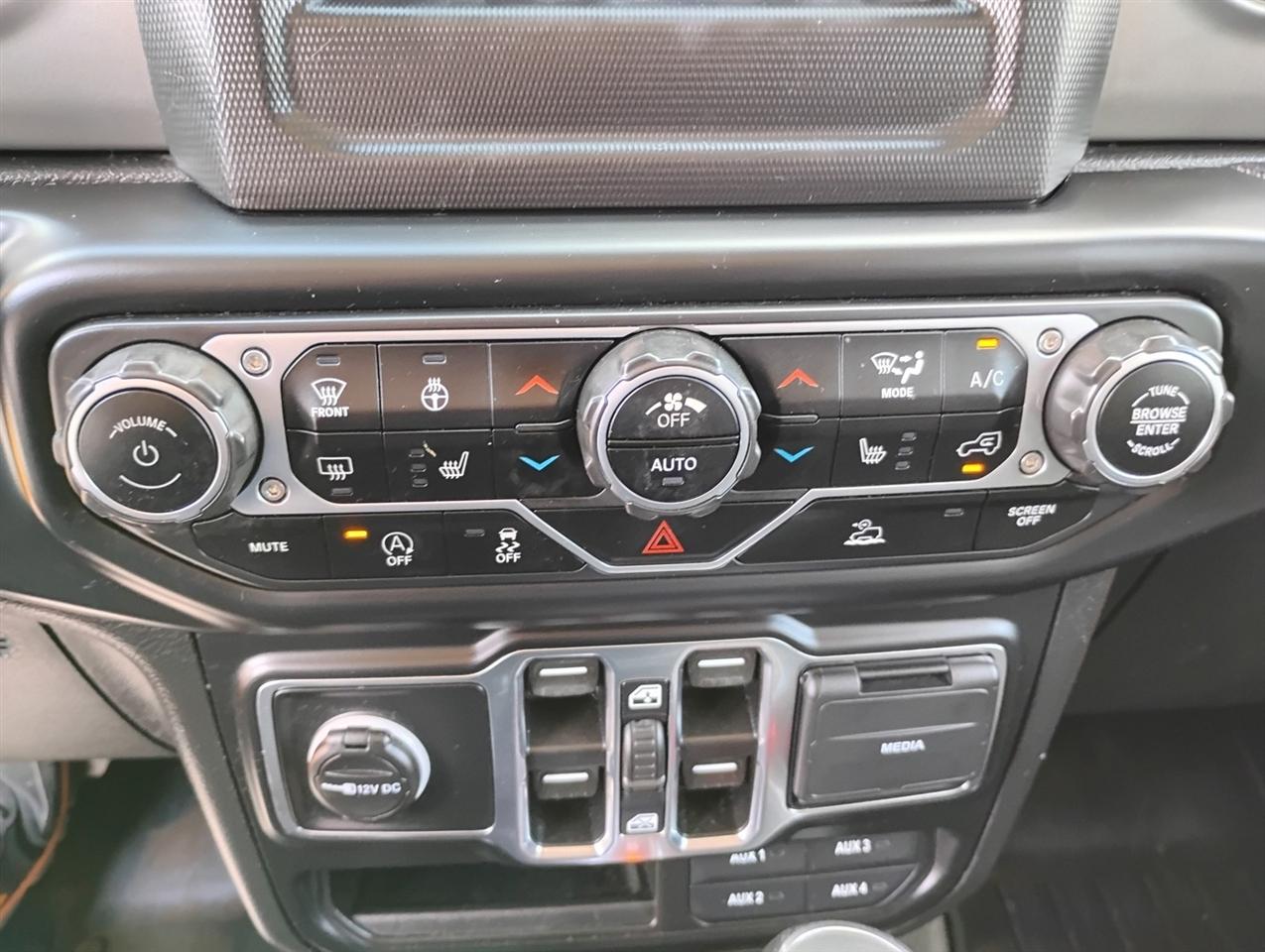 Jeep Gladiator Willys 4x4 2021