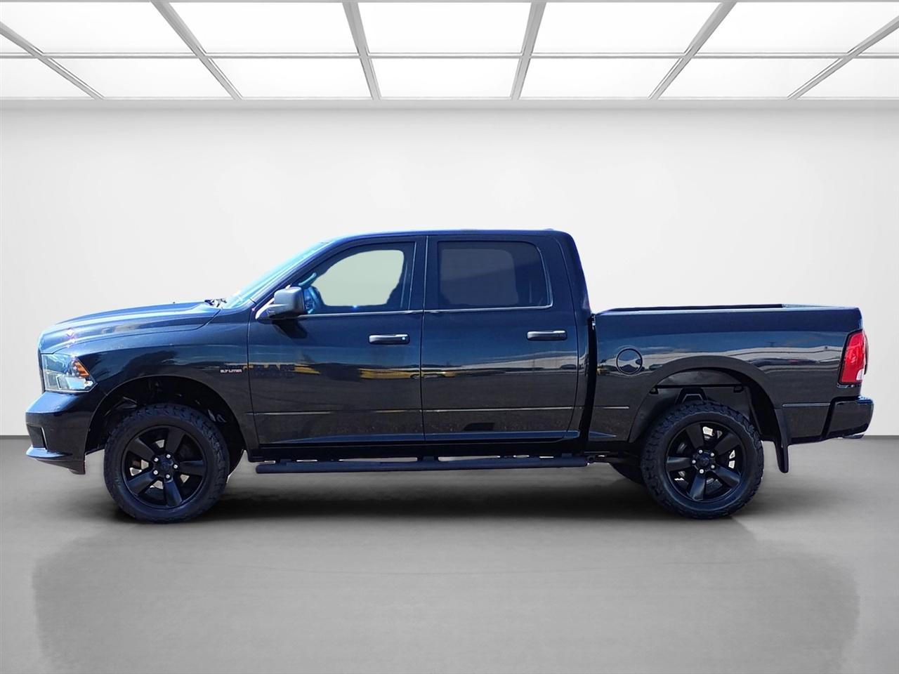 RAM 1500 Express 4x4 Crew Cab 5'7" Box 2017