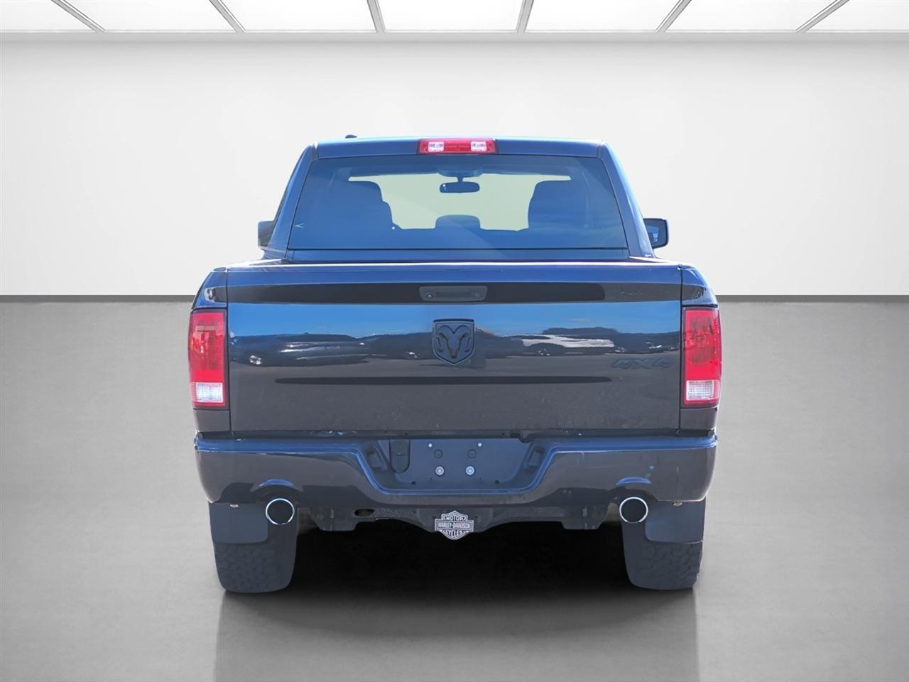RAM 1500 Express 4x4 Crew Cab 5'7" Box 2017