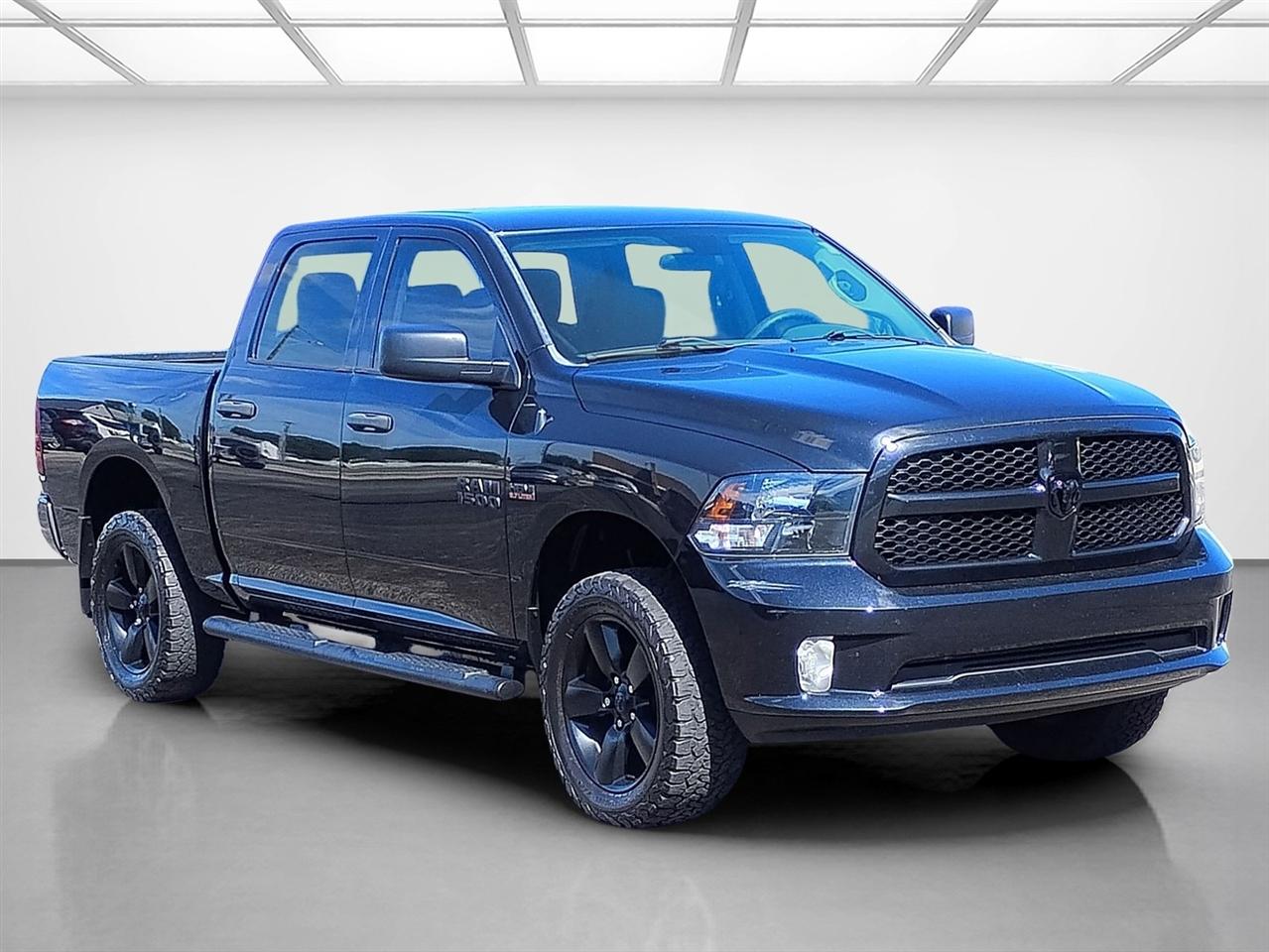 RAM 1500 Express 4x4 Crew Cab 5'7" Box 2017