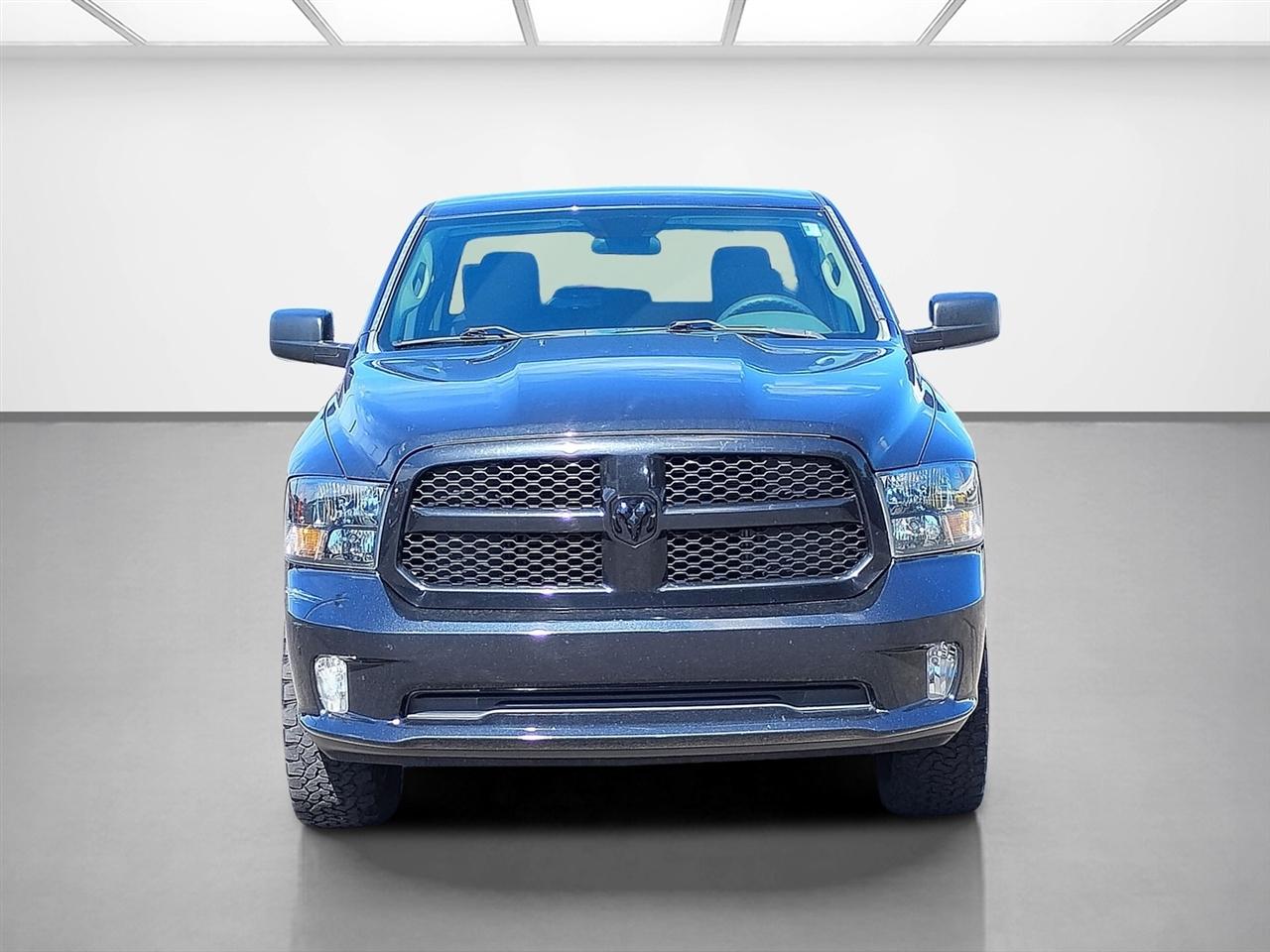 RAM 1500 Express 4x4 Crew Cab 5'7" Box 2017