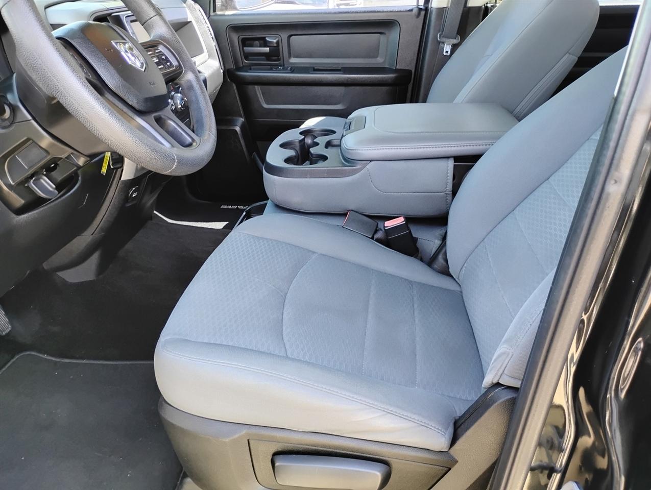 RAM 1500 Express 4x4 Crew Cab 5'7" Box 2017