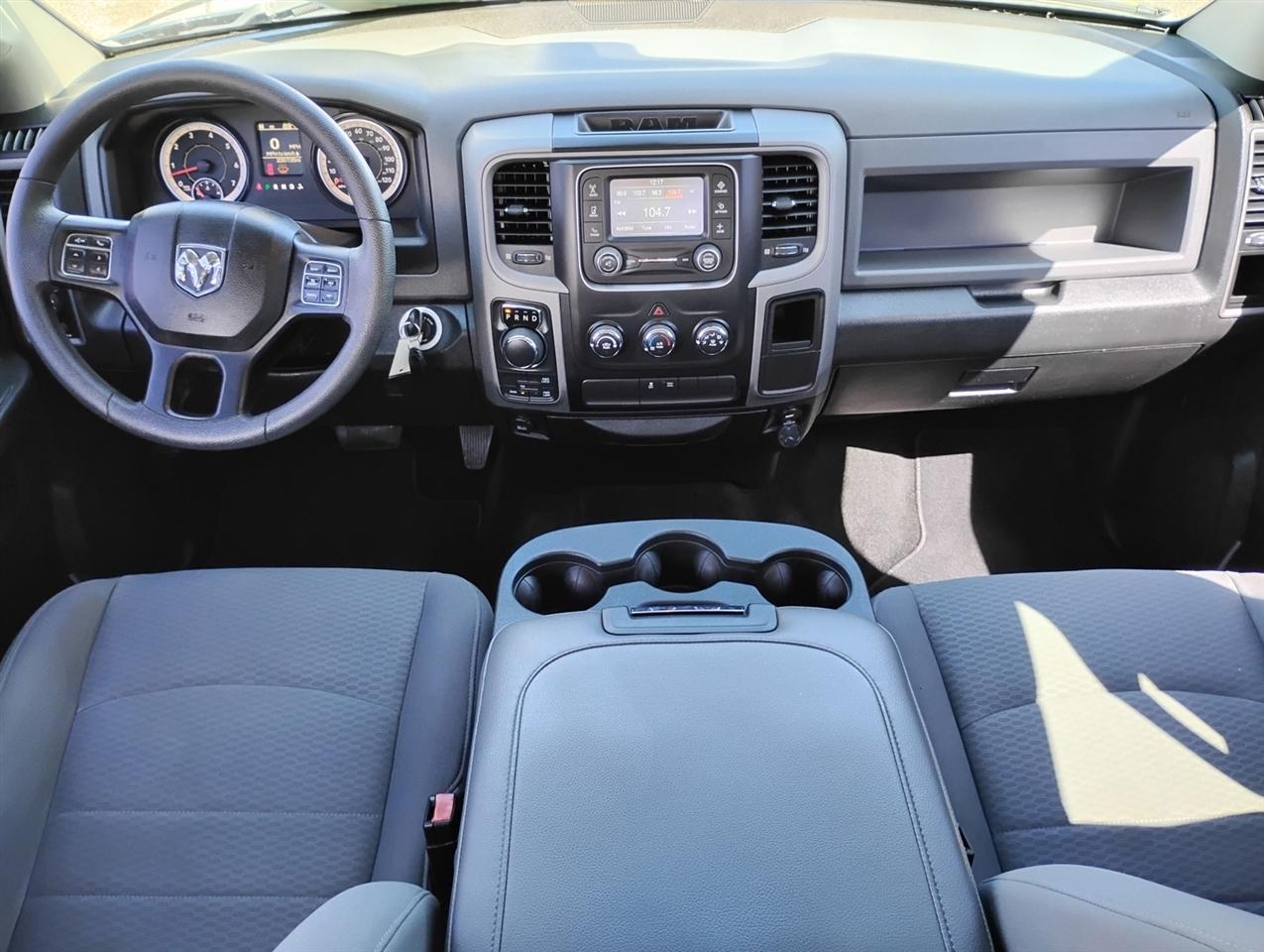 RAM 1500 Express 4x4 Crew Cab 5'7" Box 2017