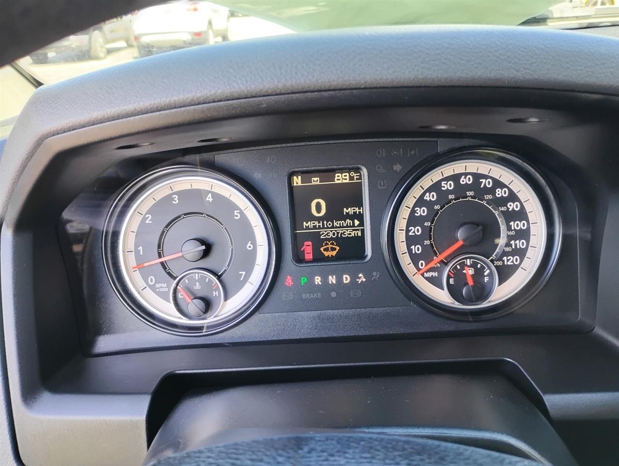 RAM 1500 Express 4x4 Crew Cab 5'7" Box 2017