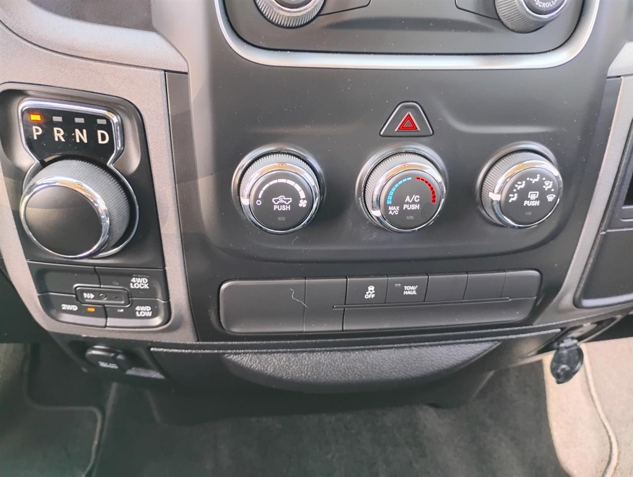 RAM 1500 Express 4x4 Crew Cab 5'7" Box 2017