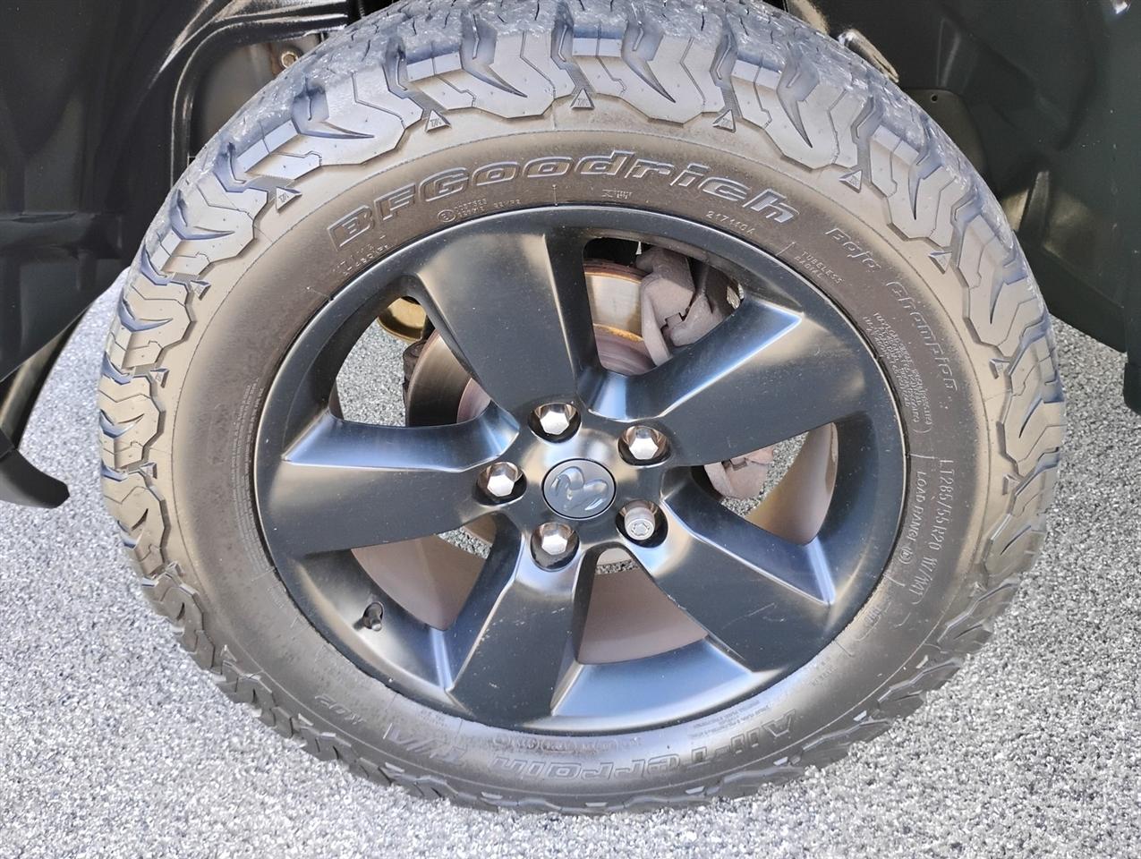 RAM 1500 Express 4x4 Crew Cab 5'7" Box 2017