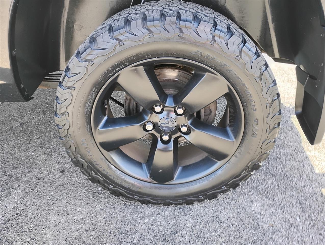 RAM 1500 Express 4x4 Crew Cab 5'7" Box 2017