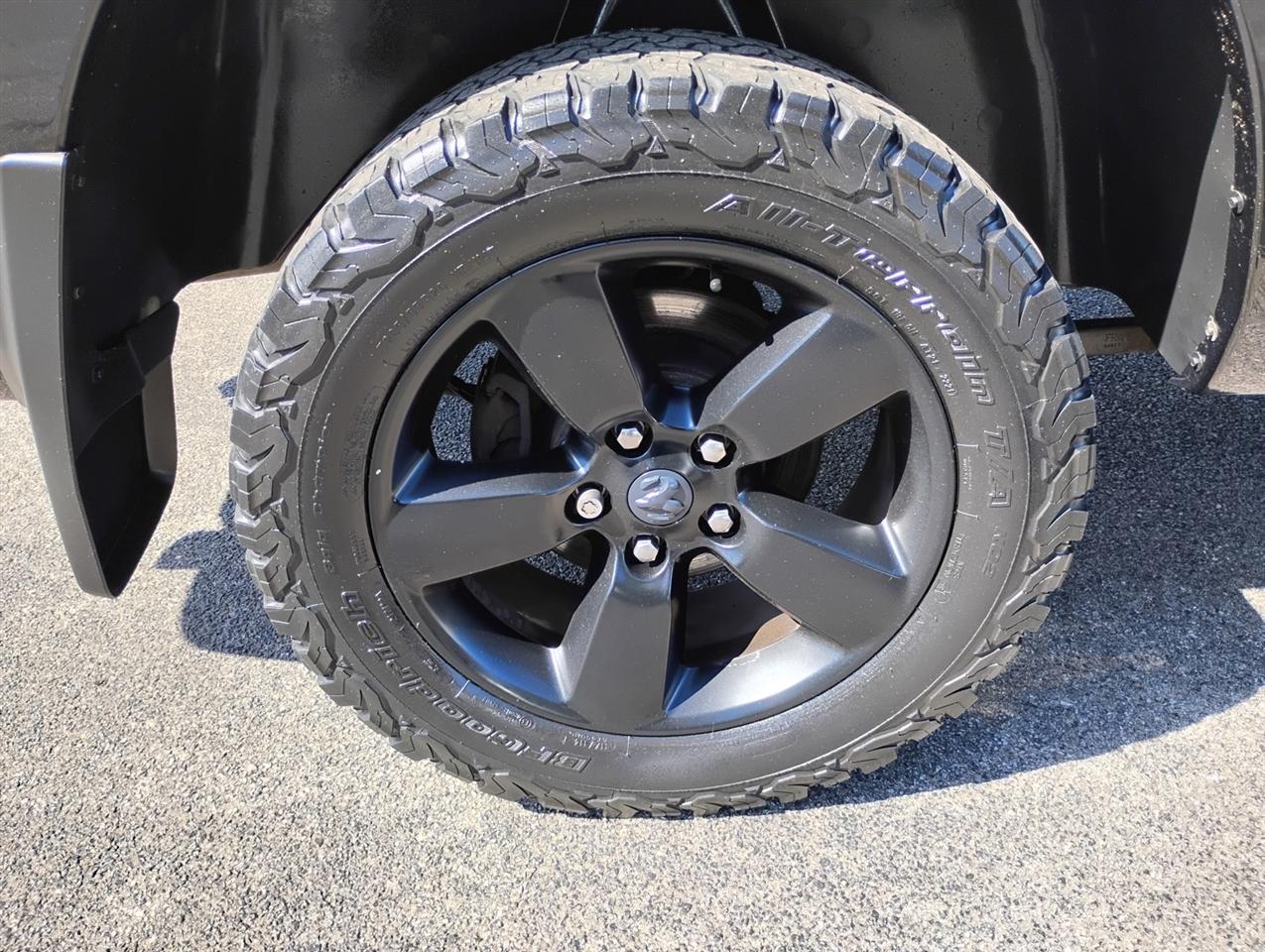 RAM 1500 Express 4x4 Crew Cab 5'7" Box 2017